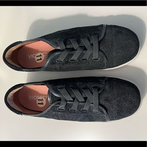 Vionic Jean Suede Sneakers, Black, Size 11